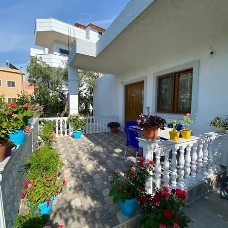 ヴィラ Xhuliano Apartament *
