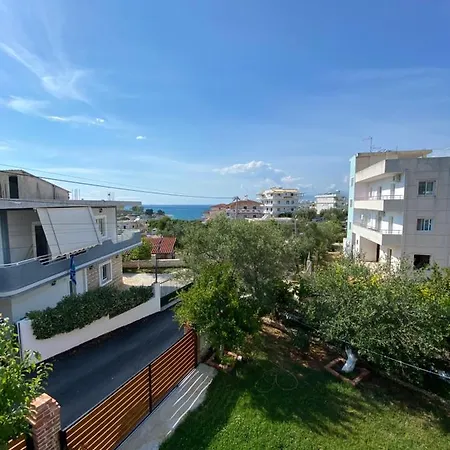 Xhuliano Apartament * クサミル